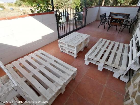 Terreno con Casa de Campo con Piscina, Chimenea, Luz y Agua - CACERES