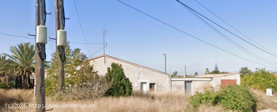 CHALET (CASA DE CAMPO PARA REFORMAR EN LA ZONA DE LAS BAYAS MUY BIEN UBICADO CON PARCELA DE 3600M2) 