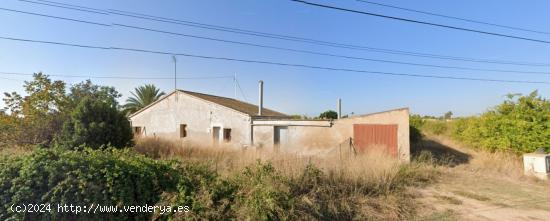 CHALET (CASA DE CAMPO PARA REFORMAR EN LA ZONA DE LAS BAYAS MUY BIEN UBICADO CON PARCELA DE 3600M2) 