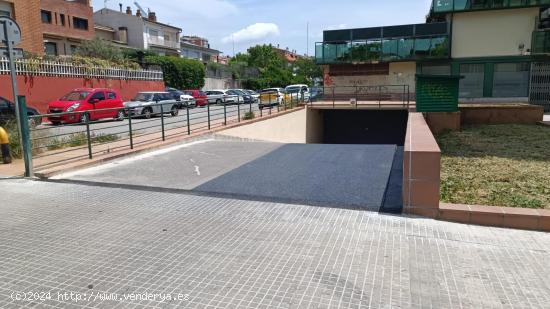  PLAZA DE PARQUING PARA COCHE MEDIANO /PEQUEÑO - BARCELONA 