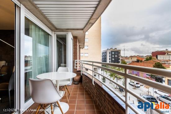  PISO DE 3 HABITACIONES, PARKING Y BALCÓN EN HOSTAFRANCS - BARCELONA 