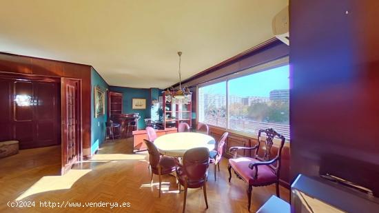 VENTA DE VIVIENDA EN EL CENTRO CON TERRAZA Y PLAZA DE GARAJE EN FINCA - ZARAGOZA