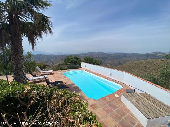  GRAN CHALET CON MUCHO TERRENO Y VISTAS ESPECTACULARES - MALAGA 