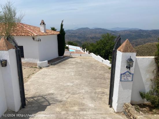 GRAN CHALET CON MUCHO TERRENO Y VISTAS ESPECTACULARES - MALAGA