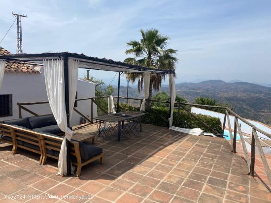 GRAN CHALET CON MUCHO TERRENO Y VISTAS ESPECTACULARES - MALAGA