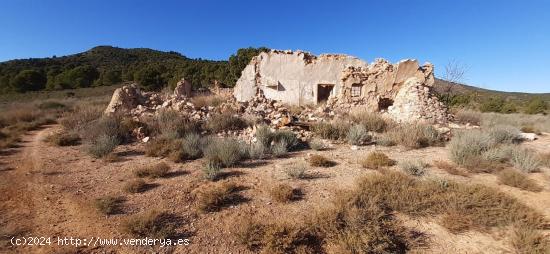 Terreno rural con vivienda para reformar en Puerto Lumbreras, Cabezo de la Jara - MURCIA