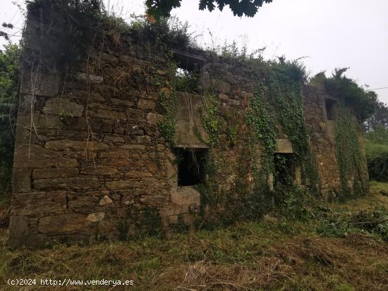  Casa para restaurar con 3000 metros de terreno - A CORUÑA 