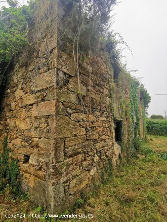 Casa para restaurar con 3000 metros de terreno - A CORUÑA