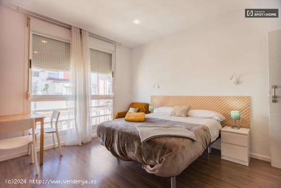  Luminoso apartamento estudio en alquiler cerca del metro en el centro del Eixample - VALENCIA 