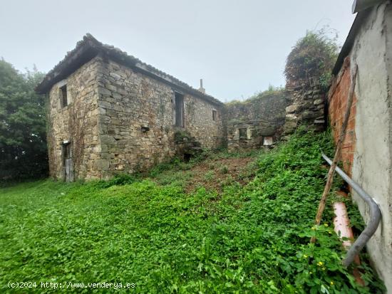 Casa de Piedra para restaurar con luz y agua para conectar y a 10 minutos de las playas - ASTURIAS