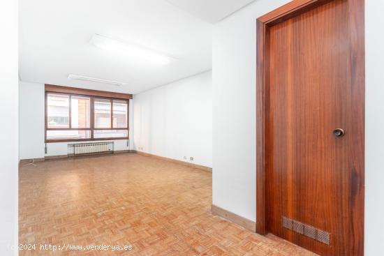 Oficina de 28 m² en pleno centro de Oviedo – Ideal para despacho o conversión a vivienda - ASTUR