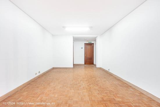 Oficina de 28 m² en pleno centro de Oviedo – Ideal para despacho o conversión a vivienda - ASTUR