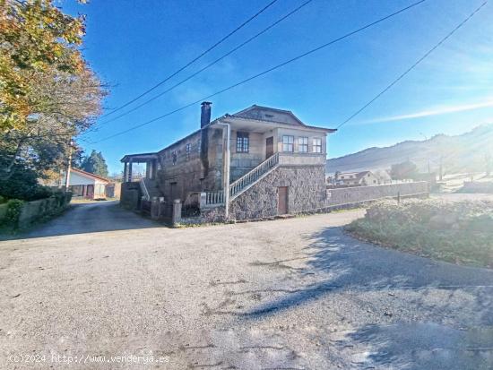  Casa de piedra con finca en la zona de Carballedo - PONTEVEDRA 