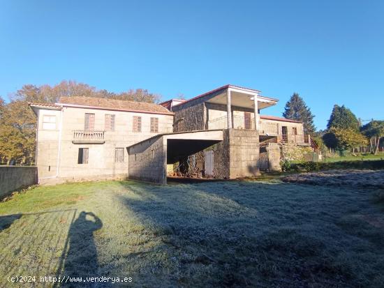 Casa de piedra con finca en la zona de Carballedo - PONTEVEDRA