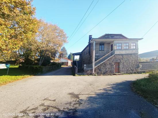 Casa de piedra con finca en la zona de Carballedo - PONTEVEDRA