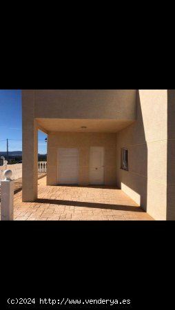 Villa en venta en Pinoso (Alicante)