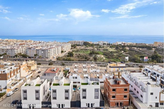 Villa en venta a estrenar en Guardamar del Segura (Alicante)