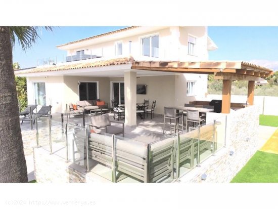 Villa en venta en Alfaz del Pi (Alicante)