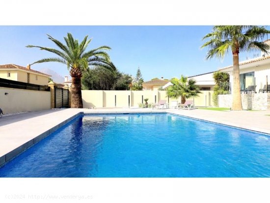 Villa en venta en Alfaz del Pi (Alicante)