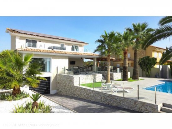 Villa en venta en Alfaz del Pi (Alicante)