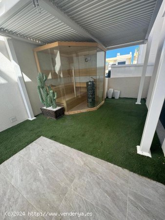 Villa en venta en Los Montesinos (Alicante)