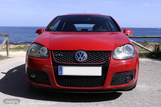 Volkswagen Golf GTI 2.0 TFSI (200CV) DSG de 2005 con 242.000 Km por 9.800 EUR. en Alicante