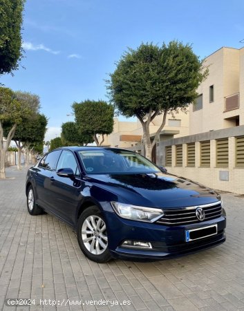  Volkswagen Passat 1.5 eTSI 110kW (150CV) DSG de 2016 con 300.000 Km por 10.000 EUR. en Almeria 