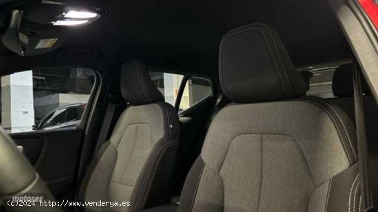 Volvo XC40 2.0 B3 CORE AUTO 5P de 2024 con 22.359 Km por 33.200 EUR. en Valencia