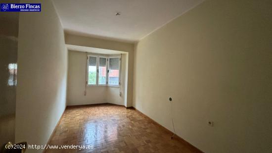 PISO DE 4 HABITACIONES EN ZONA CORREOS DE PONFERRADA! - LEON