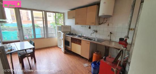 SE VENDE AMPLIO PISO EN EL CENTRO DE CALATAYUD CON 6 HABITACIONES, COCINA, BAÑO,  ALMACEN Y BODEGA 