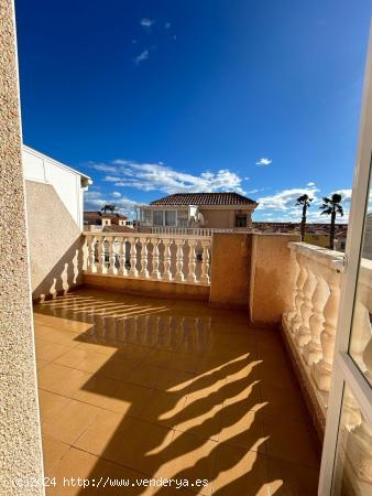 DÚPLEX CON PISCINA Y ENTRADA PARA COCHE - ALICANTE