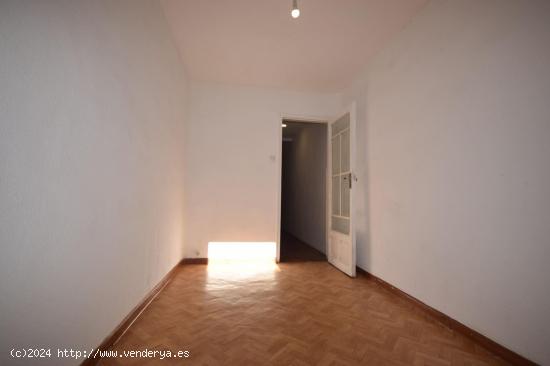 VENTA PISO EN CALLE CASTILLA - MADRID