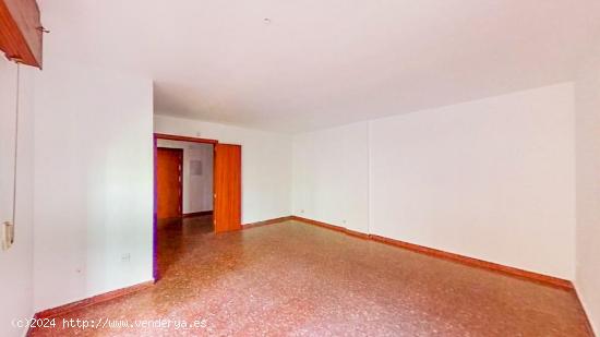 Amplio piso de 3 dormitorios, con terraza y garaje, situado en Parque Nueva Granada. - GRANADA