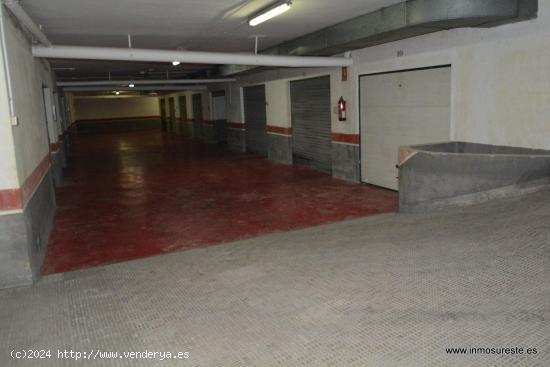 Venta de plaza de garaje cerrada en Orihuela, zona C/ Obispo Rocamora, 14 m2. - ALICANTE