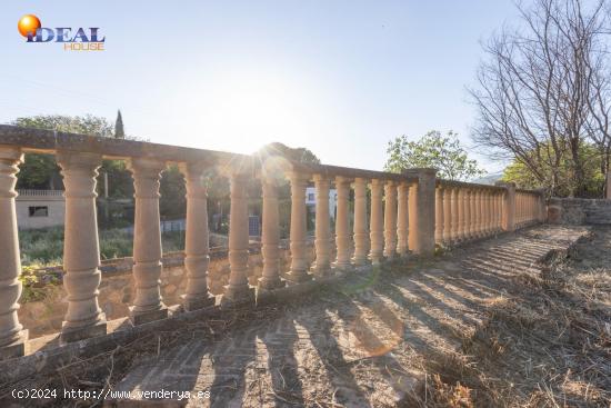 Parcela urbana de 700m en la mejor zona de durca - GRANADA