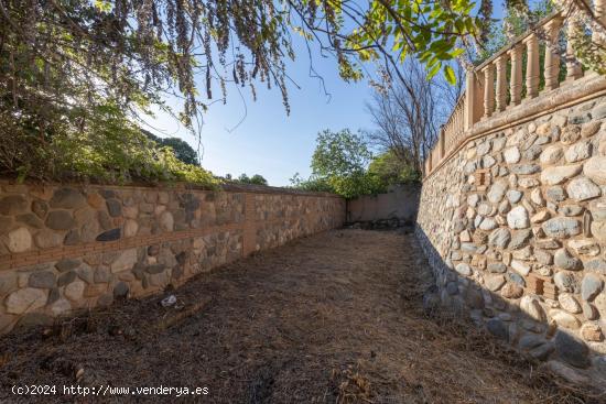 Parcela urbana de 700m en la mejor zona de durca - GRANADA