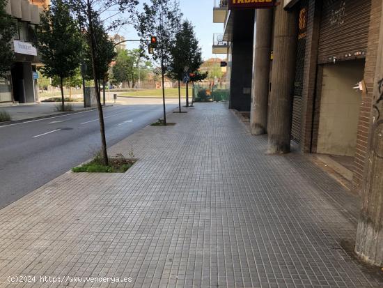 Local  de 645 m2 a tocar Passeig - BARCELONA