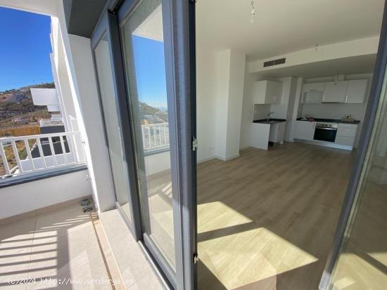 Piso con terraza SUR  6.3 m2 con vista al Mar, con 2 plazas de garaje y trastero - MALAGA