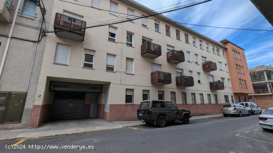 EN VENTA PISO CON PARKING Y TRASTERO  EN TORTOSA EN LA ZONA DE FERRERIES - TARRAGONA