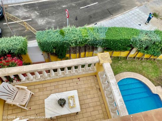 VIVIENDA PAREADA CON PISCINA EN UNA ZONA INMEJORABLE. - CADIZ