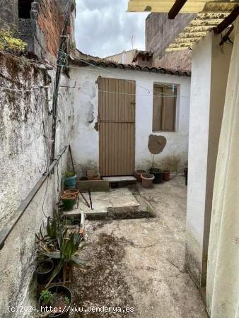 Casa con patio para entrar a vivir - CACERES