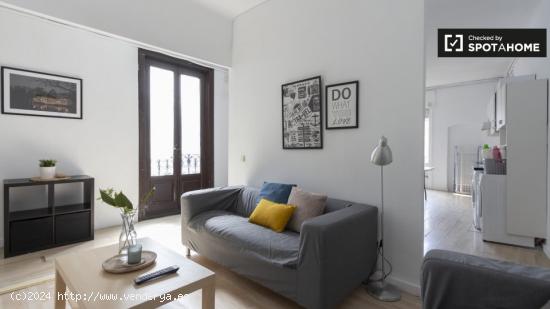 Dormitorio con calefacción en apartamento de 15 dormitorios, Sol - MADRID