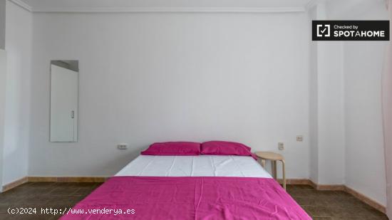 Acogedora habitación en apartamento de 7 dormitorios en El Pla del Real. - VALENCIA