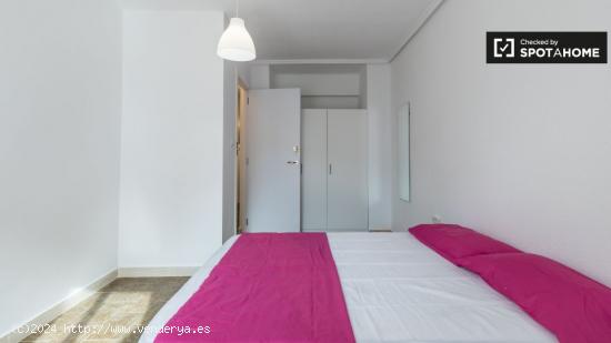 Acogedora habitación en apartamento de 7 dormitorios en El Pla del Real. - VALENCIA