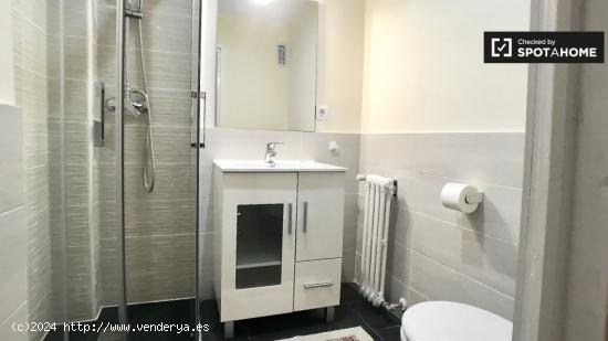 Acogedora habitación en apartamento de 6 dormitorios en Tetuán - MADRID