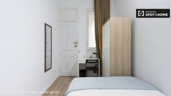 Relajante habitación con calefacción en piso compartido, Puerta del Sol - MADRID