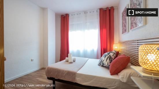 Piso de 3 habitaciones para mujeres en alquiler en Sant Marti - BARCELONA