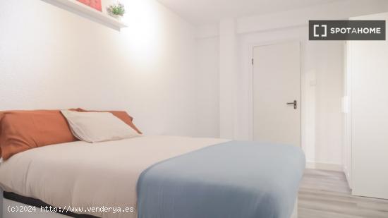 Habitaciones para alquilar en apartamento de 5 dormitorios en Madrid - MADRID