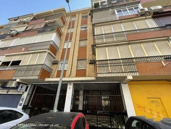 Piso en venta en Calle Abogado Rafael Medina, 1º, 41009, Sevilla (Sevilla) 93.300 € - SEVILLA