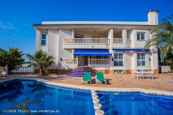 Villa en venta en La Manga del Mar Menor (Murcia)